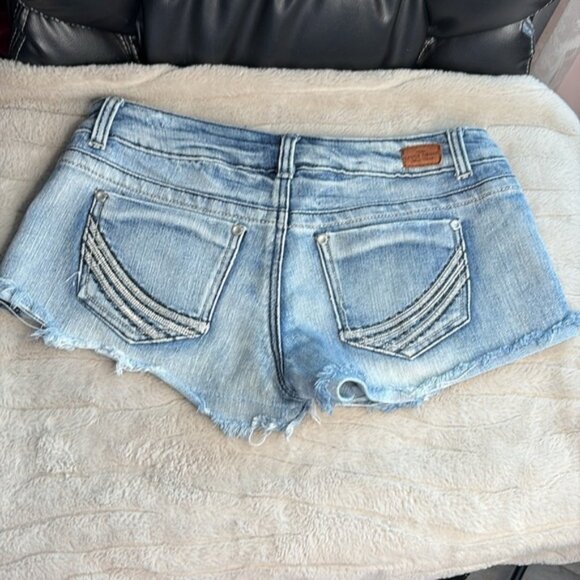 SM275 Almost famous distressed hem shorts - Picture 2 of 3